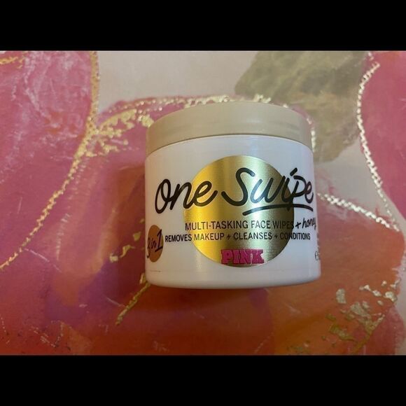 🛍Victoria’s Secret Pink one Swipe 3-in 1 face wipes,pre soaked wipes - Picture 1 of 10
